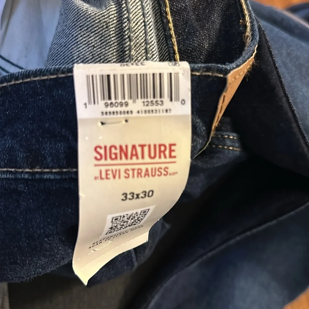 Men’s Signature Levi Strauss:Relaxed Fit Jeans. - Picture 7 of 7